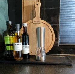 KROMS Peper En Zoutmolen Set - Peper En Zoutmolen Set Elektrisch -2 In 1 - Instelbare Maalgraad - Pepermolen - Zoutmolen - Peper En Zoutmolen Elektrisch 14 KROMS Peper En Zoutmolen Set - Peper En Zoutmolen Set Elektrisch -2 In 1 - Instelbare Maalgraad - Pepermolen - Zoutmolen - Peper En Zoutmolen Elektrisch -Home Keuken Winkel 1200x1176