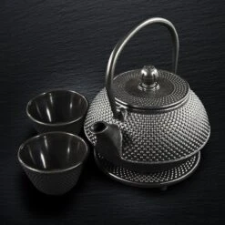 SakuraTea - Theepot Set - 4-delig - Gietijzer - Zwart - 0.8L - 2 Kopjes (100ml) 13 SakuraTea - Theepot Set - 4-delig - Gietijzer - Zwart - 0.8L - 2 Kopjes (100ml) -Home Keuken Winkel 1200x1200 544