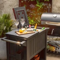 BluMill BBQ Tafel - Inclusief Koelvak 80 Liter - Op Wieltjes - Met Flessenopener - 102 X 46 X 86,5 Cm 15 BluMill BBQ Tafel - Inclusief Koelvak 80 Liter - Op Wieltjes - Met Flessenopener - 102 X 46 X 86,5 Cm -Home Keuken Winkel 1200x1200 563