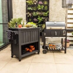 BluMill BBQ Tafel - Inclusief Koelvak 80 Liter - Op Wieltjes - Met Flessenopener - 102 X 46 X 86,5 Cm 23 BluMill BBQ Tafel - Inclusief Koelvak 80 Liter - Op Wieltjes - Met Flessenopener - 102 X 46 X 86,5 Cm -Home Keuken Winkel 1200x1200 571