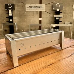 Spiedini Saté-bbq Bali 40 Mini - Kleine, Smalle Houtskoolbarbecue Met Horizontaal Rooster Voor Sate Of Andere Spiesjes - 40 Cm Lang, 11 Cm Breed, 14 Cm Hoog - Ideaal Voor Tuin- Of Open Haard, Of Balkon - Materiaal: Gealuminiseerd Ijzer 18 Spiedini Saté-bbq Bali 40 Mini - Kleine, Smalle Houtskoolbarbecue Met Horizontaal Rooster Voor Sate Of Andere Spiesjes - 40 Cm Lang, 11 Cm Breed, 14 Cm Hoog - Ideaal Voor Tuin- Of Open Haard, Of Balkon - Materiaal: Gealuminiseerd Ijzer -Home Keuken Winkel 1200x1200 645