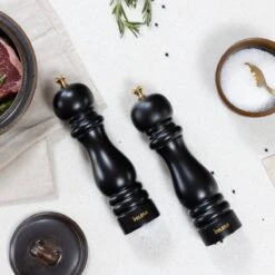 Deleca Luxe Peper En Zoutmolen Set - Met Geschenkdoos - Zout / Pepermolen - Rubberhout - Zwart & Goud -Home Keuken Winkel 1200x1200 868