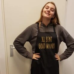Keukenschort Met Grappige Tekst Bedrukt Cadeau Jij Bent Goud Waard| Katoenen Barbecueschort Keuken BBQ Schort Kookschort Kokschort | Opa Oma Mama Papa Juf Meester Bedanken Collega Vriendin Juffendag Vaderdag Moederdag Verjaardag Man Vrouw 6 Keukenschort Met Grappige Tekst Bedrukt Cadeau Jij Bent Goud Waard| Katoenen Barbecueschort Keuken BBQ Schort Kookschort Kokschort | Opa Oma Mama Papa Juf Meester Bedanken Collega Vriendin Juffendag Vaderdag Moederdag Verjaardag Man Vrouw -Home Keuken Winkel 1200x1200 981