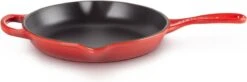 Le Creuset - Gietijzeren Ronde Skillet In Kersenrood 23cm -Home Keuken Winkel 1200x397