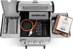 Burnhard Gas BBQ FRED JR. Deluxe - 2 Branders - Incl. Keramische Infraroodbrander & Afdekhoes - Deluxe 24 Burnhard Gas BBQ FRED JR. Deluxe - 2 Branders - Incl. Keramische Infraroodbrander & Afdekhoes - Deluxe -Home Keuken Winkel 1200x797 3