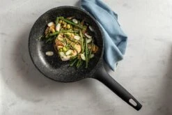 Sola - Fair Cooking Zwart/wit Greblon Anti Aanbaklaag -Home Keuken Winkel 1200x800 50