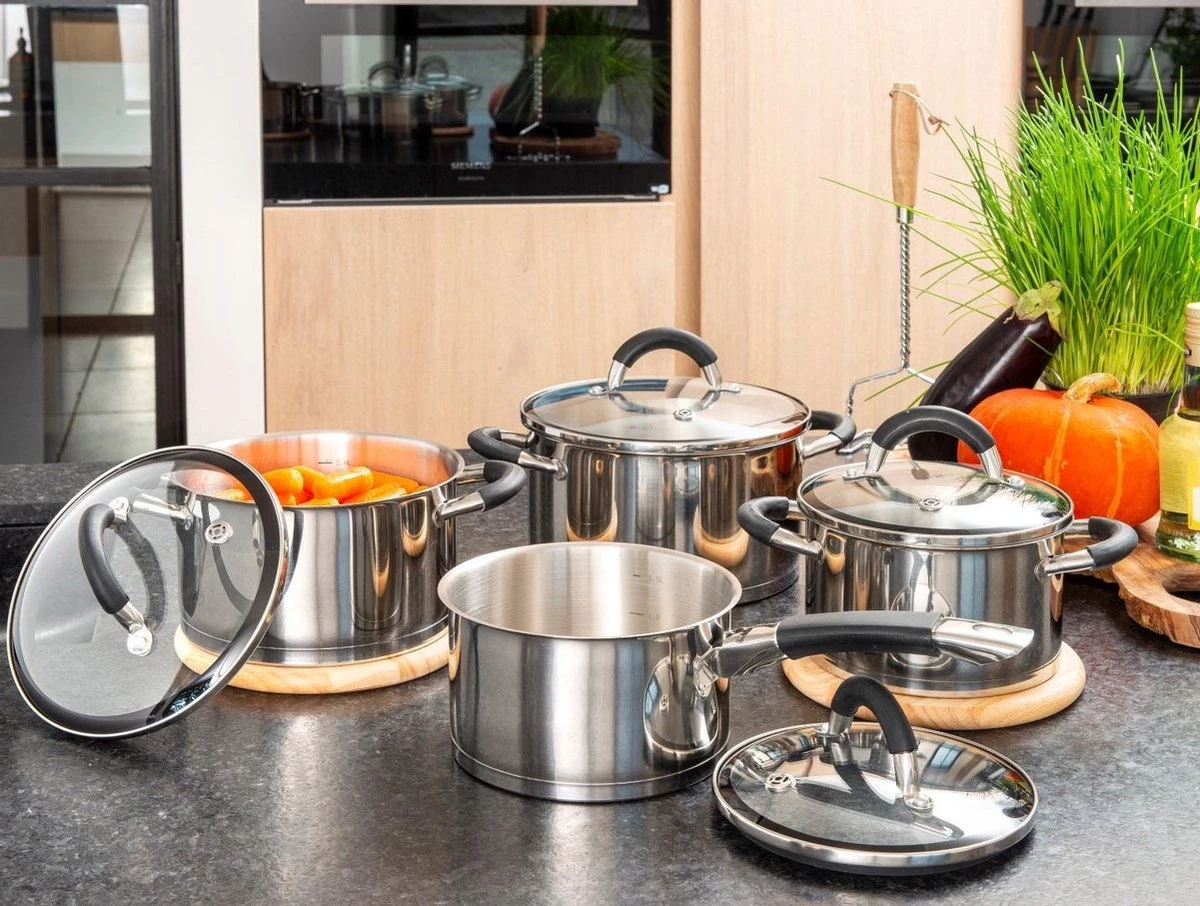 Sola Pannenset Venice - 4 Delig - Ø 16,16,18,20 Cm - Zilver - RVS - Sandwichbodem 4 Sola Pannenset Venice - 4 Delig - Ø 16,16,18,20 Cm - Zilver - RVS - Sandwichbodem - Afbeelding 2