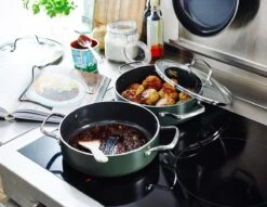 Dagelijkse Kost Door Jeroen Meus - Hapjespan Met Deksel ø24cm - Inductie - PFAS-vrij 10 Dagelijkse Kost Door Jeroen Meus - Hapjespan Met Deksel ø24cm - Inductie - PFAS-vrij -Home Keuken Winkel 1200x926 39