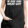 IK DOE OOK MAAR WAT Unisex Schort - Zwart - One Size (volwassenen) - Keuken Schort - Barbeque BBQ Schort - Bedieningsschort - Grappige Teksten - Original Kwoots- Voor Zowel Mannen Als Vrouwen - Verstelbaar - Wasbaar - Cadeau - Apron -Home Keuken Winkel 565x1200
