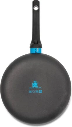 BK Blue Label Basics Hapjespan - Ø 24 Cm - Keramisch (PFAS Vrij) - Geen Inductie -Home Keuken Winkel 679x1200