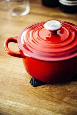 Le Creuset Signature Braadpan - 4,2 L - 24 Cm - Kersenrood 17 Le Creuset Signature Braadpan - 4,2 L - 24 Cm - Kersenrood -Home Keuken Winkel 801x1200 1