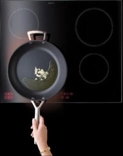 Le Creuset Koekenpan Les Forgées TNS - ø 24 Cm - Standaard Anti-aanbaklaag -Home Keuken Winkel 951x1200